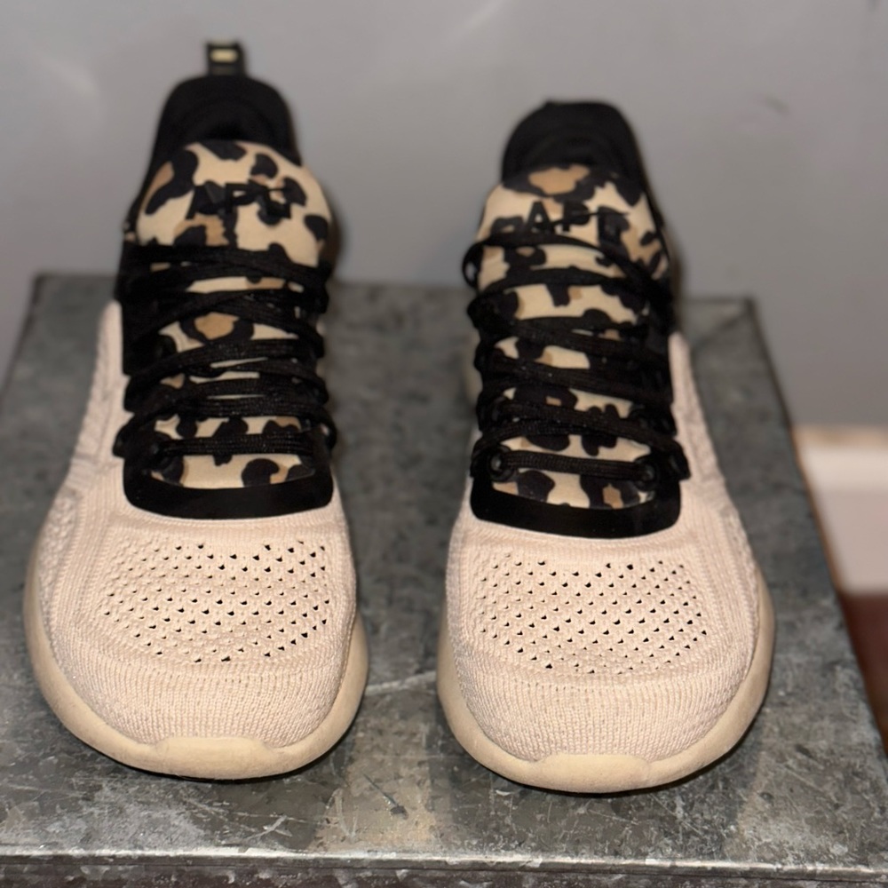 APL shoes size 6.5